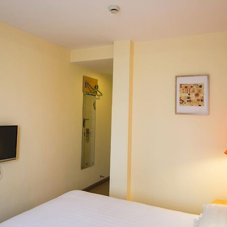 Home Inn Shanghai Xujiahui West Zhongshan Road מראה חיצוני תמונה